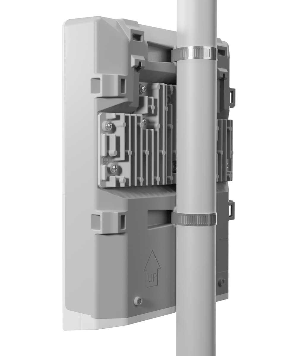 MikroTik netFiber 9 Dış ortam 10 G fiber switch • 4× SFP+ • 5× SFP • 1× RJ45 PoE-in Switch