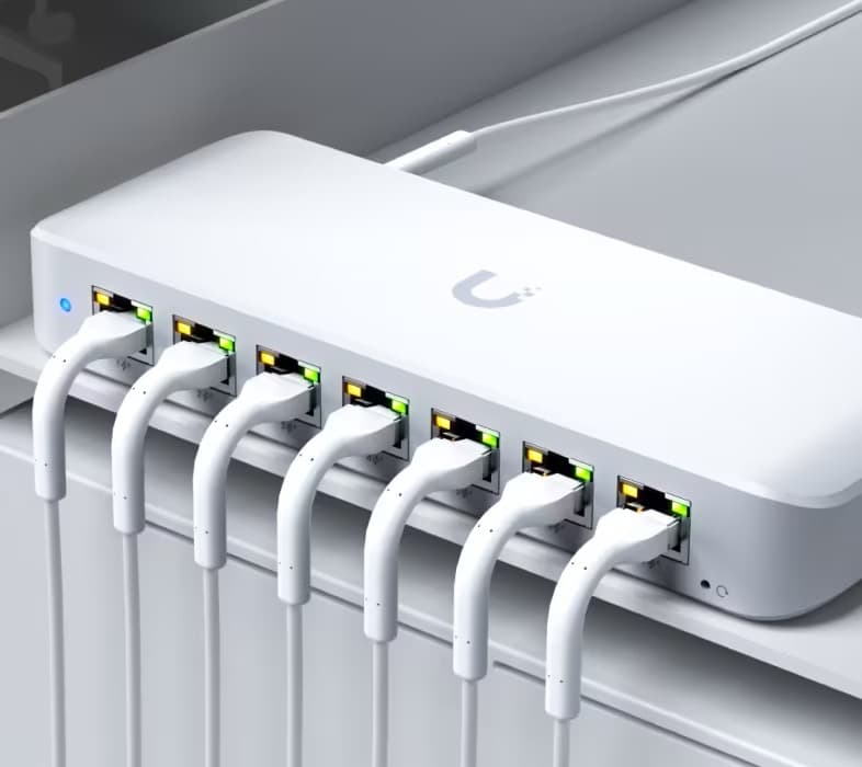 UBNT UniFi Switch ultra 210W - USW-Ultra-210W 8 Port PoE+ Yönetilebilir Switch